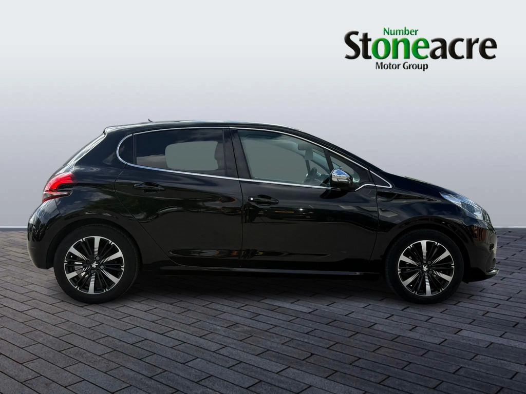 Peugeot 208 1.2 Puretech Allure Premium Hatchback M  #2
