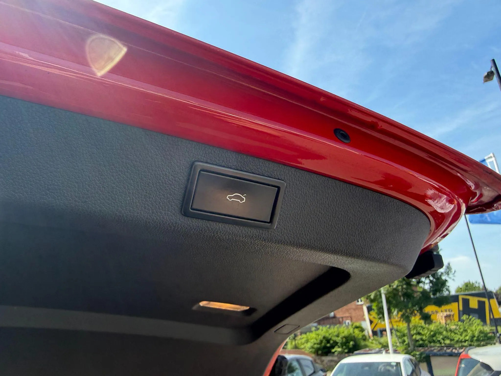 Skoda Superb 2.0 Sportline Tdi 148 Bhp Red #19