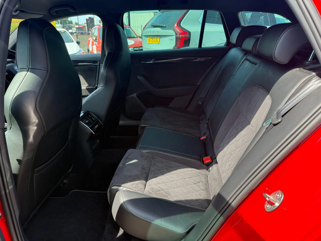 Skoda Superb 2.0 Sportline Tdi 148 Bhp Red #16