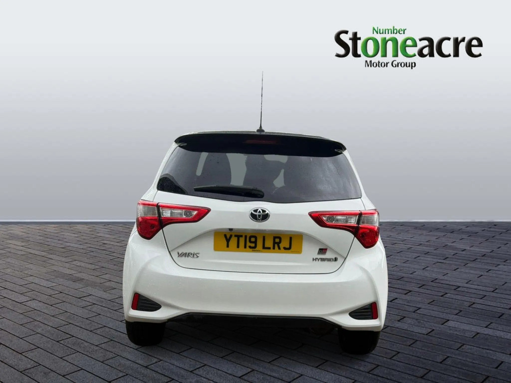 Toyota Yaris 1.5 Hybrid Gr-sport Cvt White #6