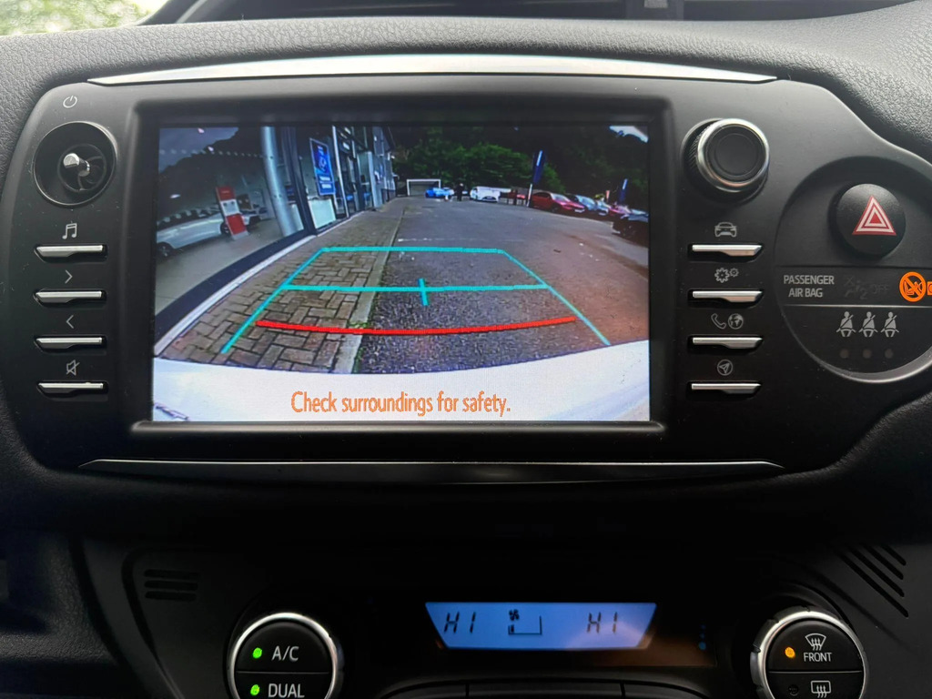 Toyota Yaris 1.5 Hybrid Icon Tech Cvt Red #21