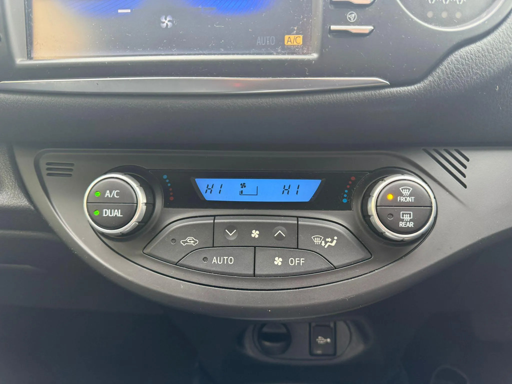 Toyota Yaris 1.5 Hybrid Icon Tech Cvt Red #20