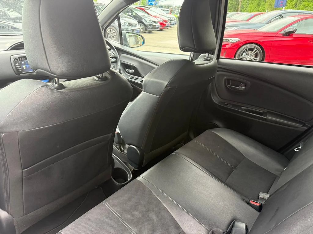 Toyota Yaris 1.5 Hybrid Icon Tech Cvt Red #13