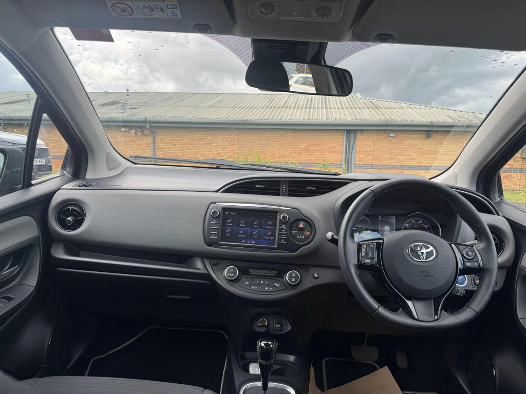 Toyota Yaris 1.5 Vvt-h Icon Hatchback Hybrid E-cvt E Red #9