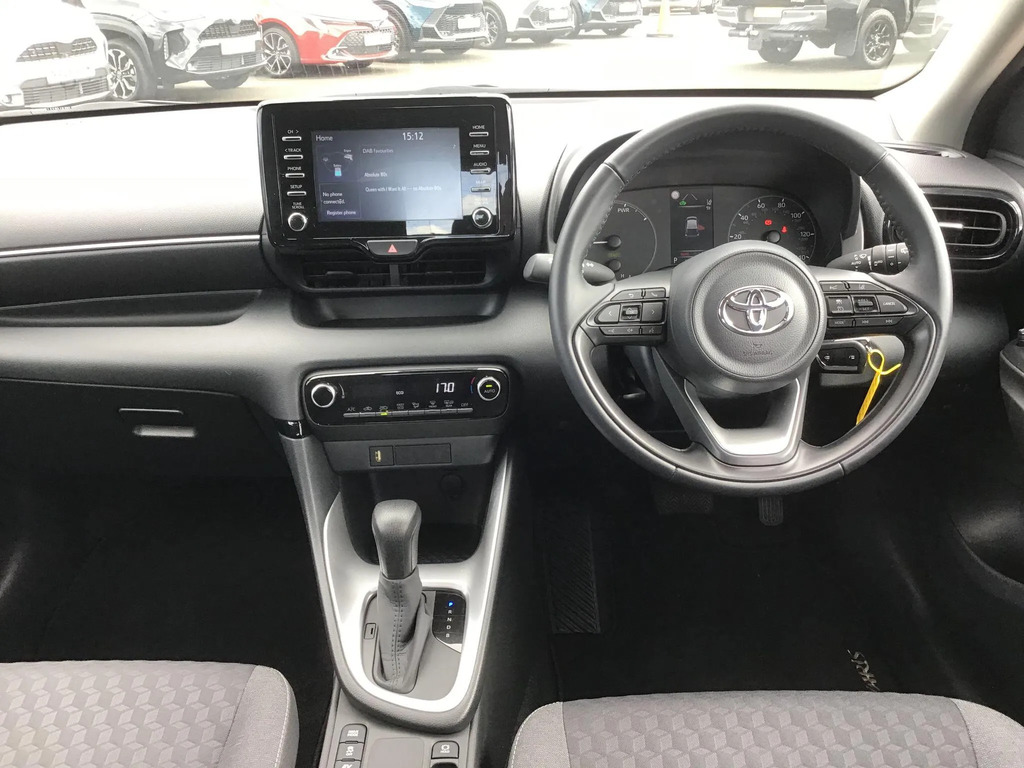 Toyota Yaris 1.5 Hybrid Icon Cvt #6