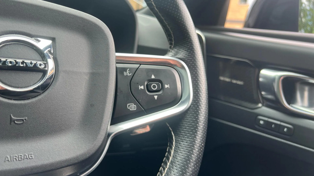 Volvo XC40 D4 Awd R-design Black #20