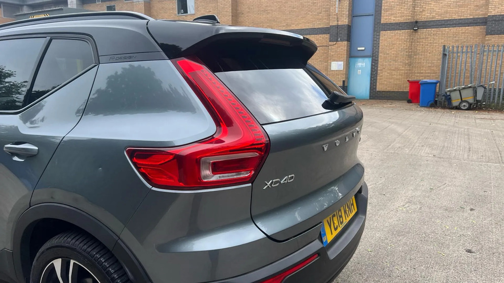 Volvo XC40 D4 Awd R-design Black #37