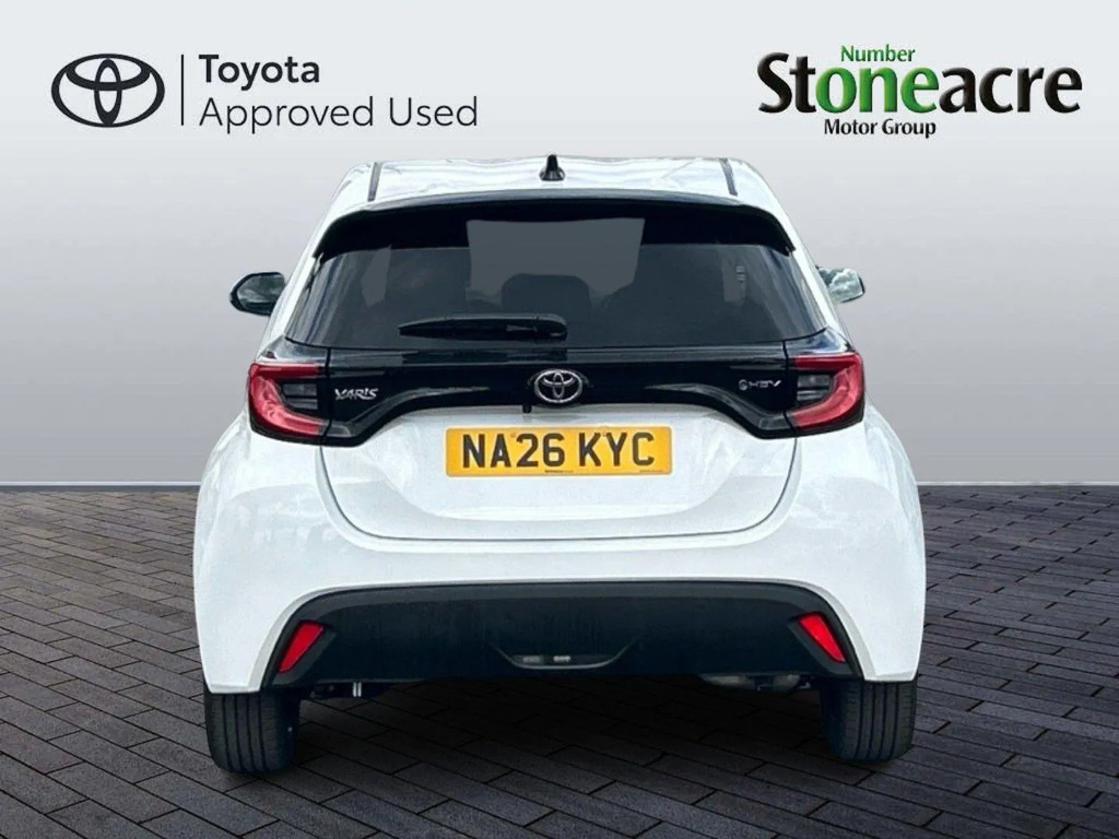 Toyota Yaris 1.5 Hybrid Design Cvt  #4