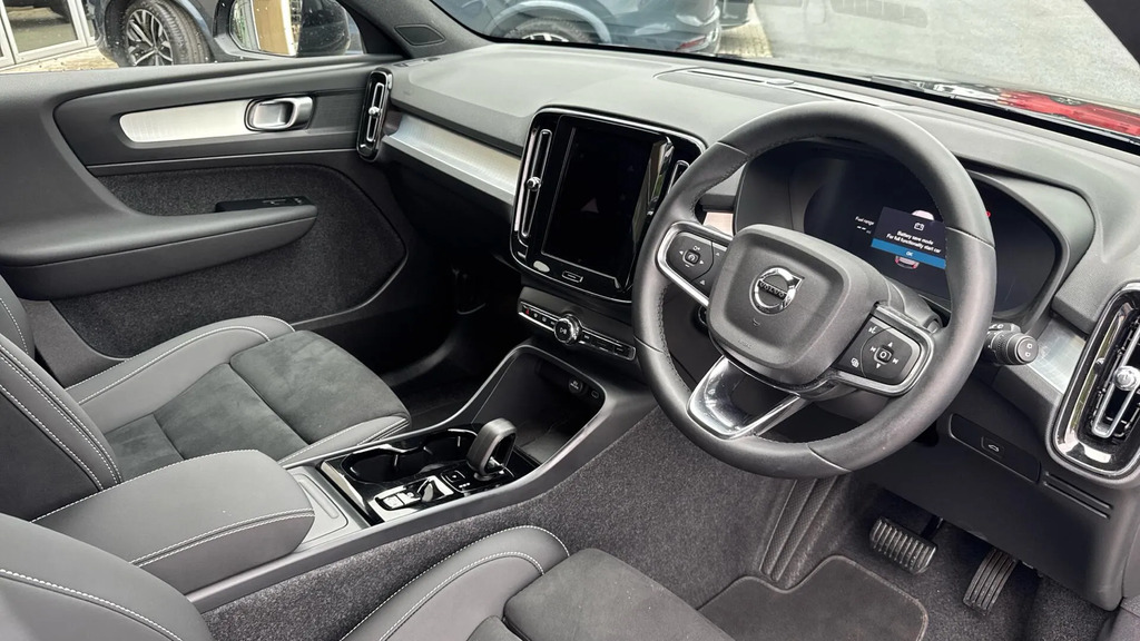 Volvo XC40 2.0 B4p Plus Dark OY75UVB #4