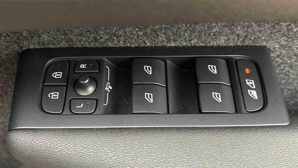 Volvo XC40 2.0 B3p Plus Dark  #23
