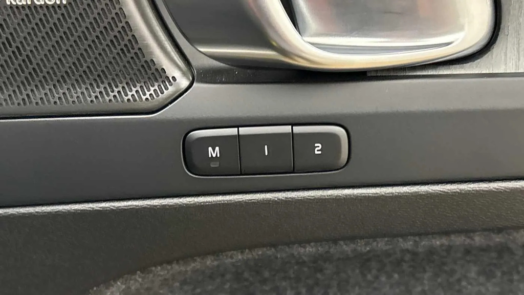 Volvo XC40 2.0 B3p Plus Dark  #24