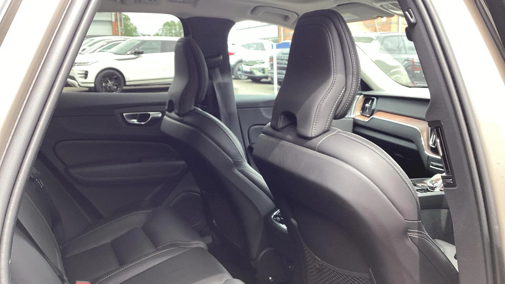 Volvo XC60 Ultimate Dark B5 250 Hp  #6