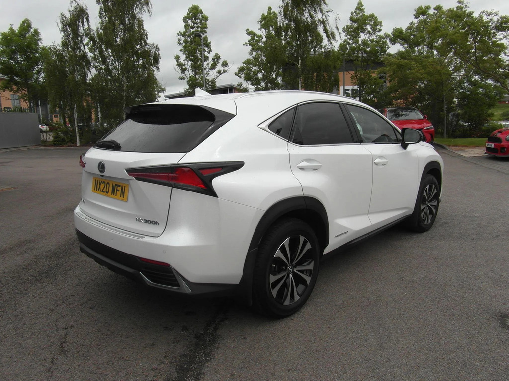 Lexus NX 300H 2.5 Cvt Premium Packleather Red #29