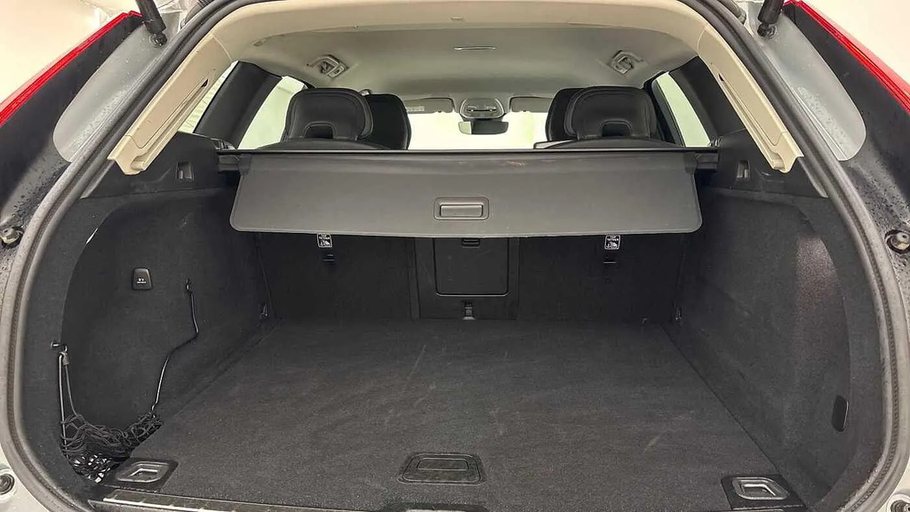 Volvo XC60 Plus Dark B5 250 Hp  #5