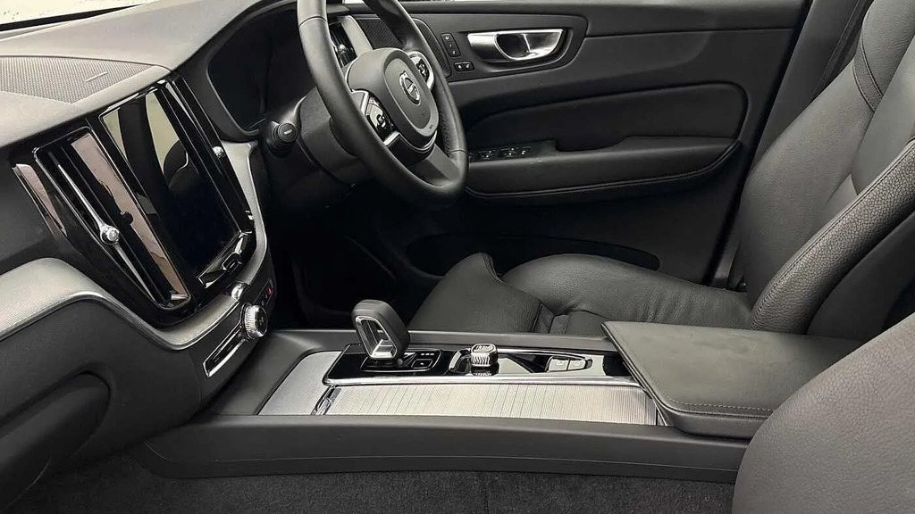 Volvo XC60 Plus Dark B5 250 Hp  #6