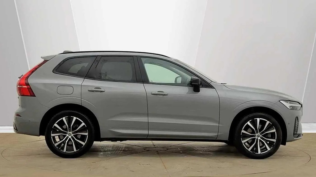 Volvo XC60 Plus Dark B5 250 Hp  #2