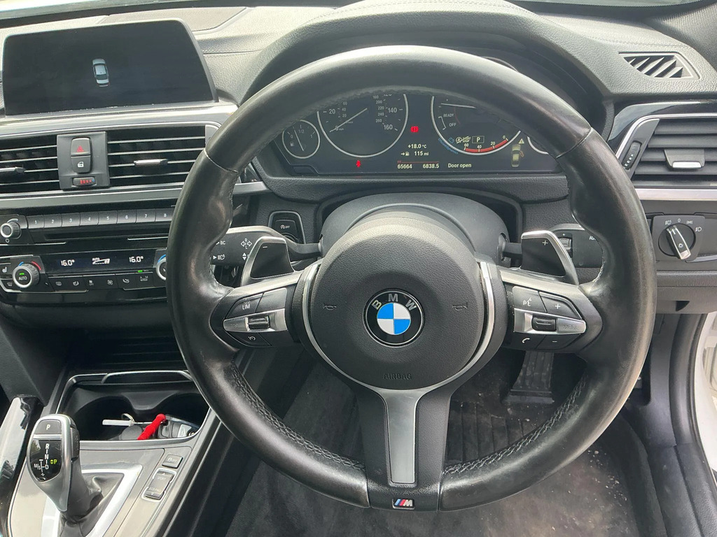 BMW 3 Series 320I Xdrive M Sport Touring U556534 White #26