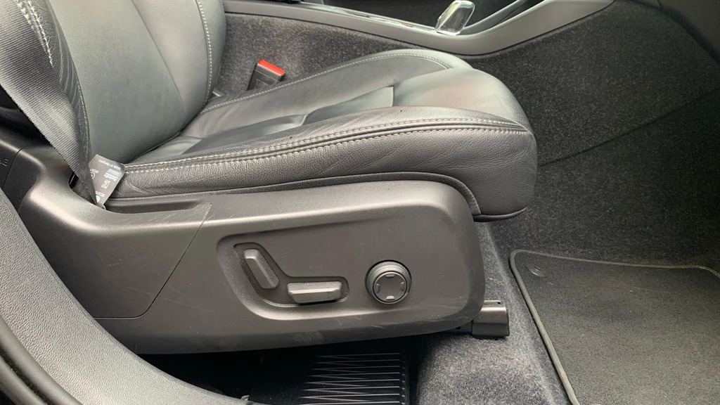 Volvo XC40 R Design Pro White #28