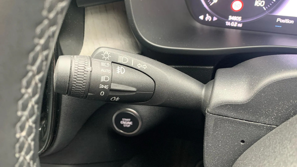 Volvo XC40 R Design Pro White #18