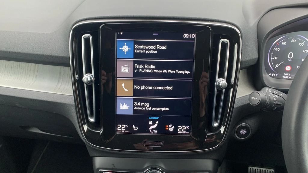Volvo XC40 R Design Pro White #37