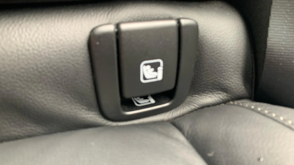 Volvo XC40 R Design Pro White #35
