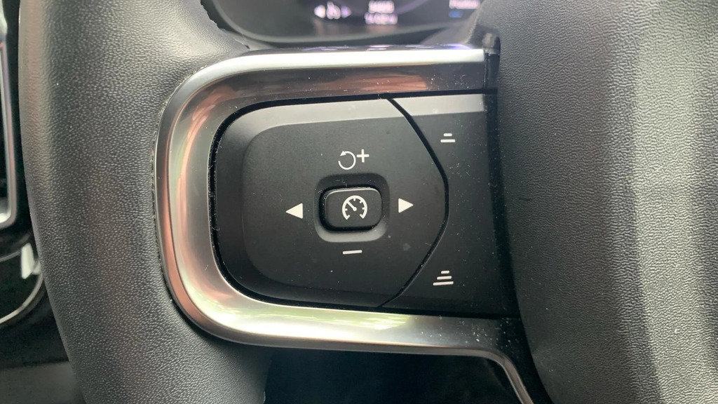 Volvo XC40 R Design Pro White #19