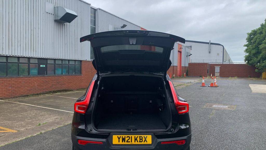 Volvo XC40 R Design Pro White #13
