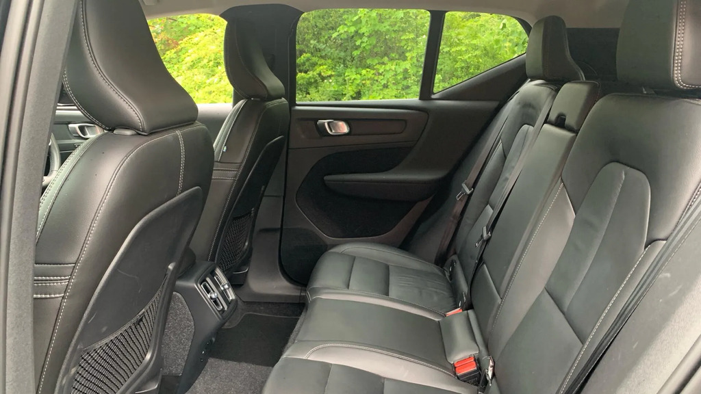 Volvo XC40 R Design Pro White #31