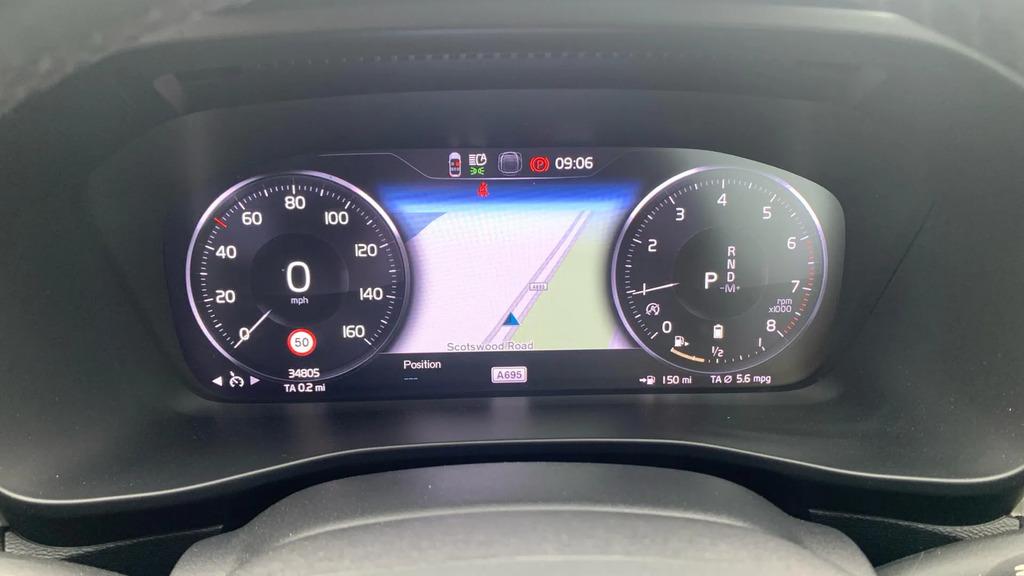 Volvo XC40 R Design Pro White #11