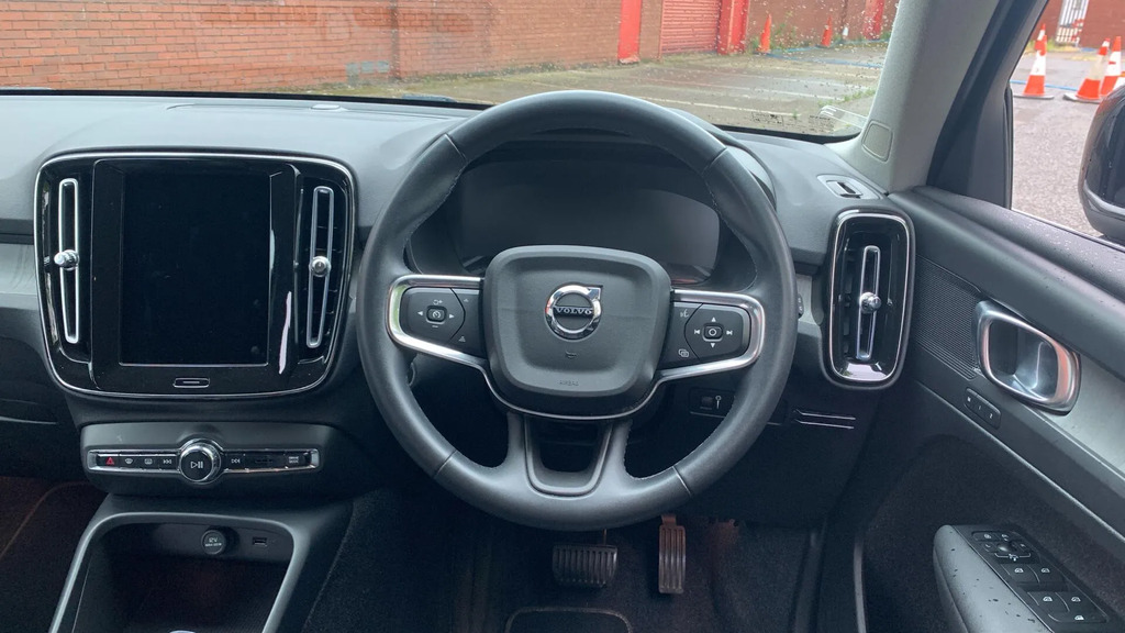 Volvo XC40 R Design Pro White #10