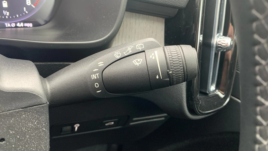 Volvo XC40 R Design Pro White #21