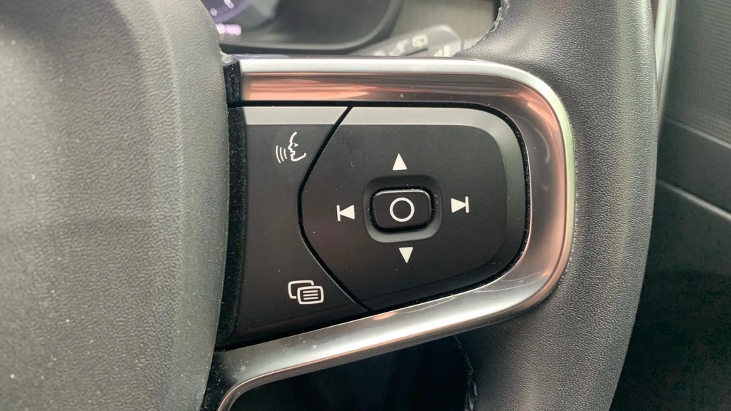 Volvo XC40 R Design Pro White #20