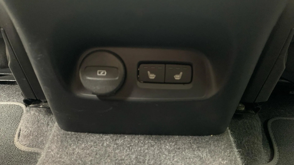 Volvo XC40 R Design Pro White #34