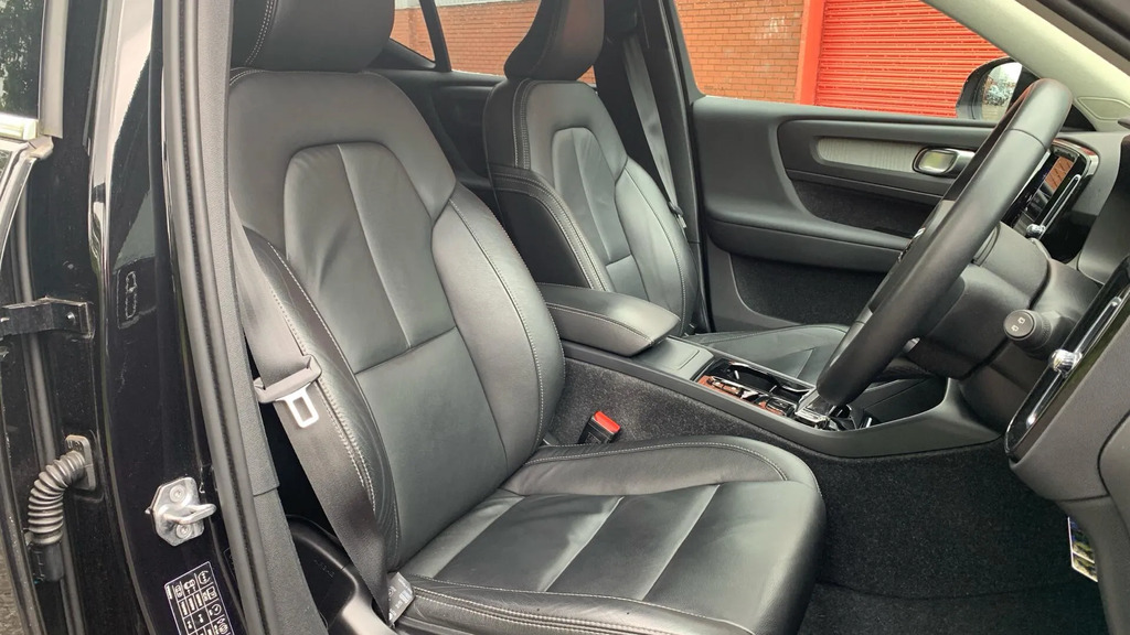 Volvo XC40 R Design Pro White #29