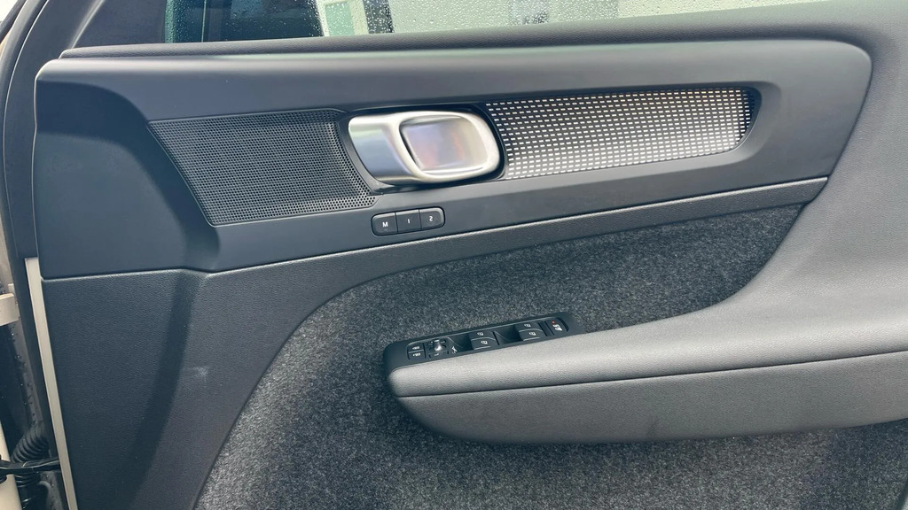 Volvo XC40 2.0 B4p Plus Dark Grey #29