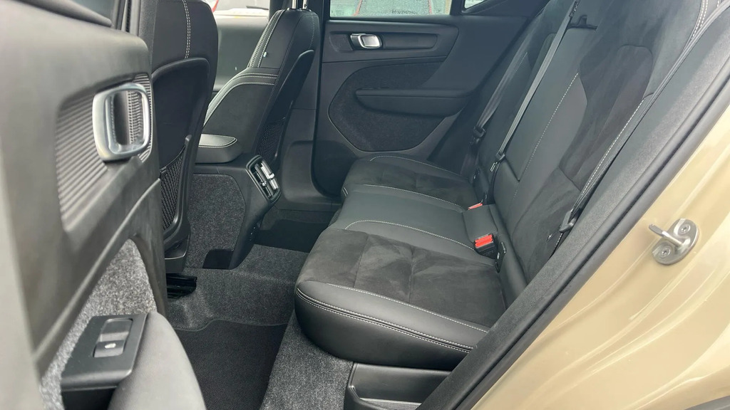 Volvo XC40 2.0 B4p Plus Dark Grey #33