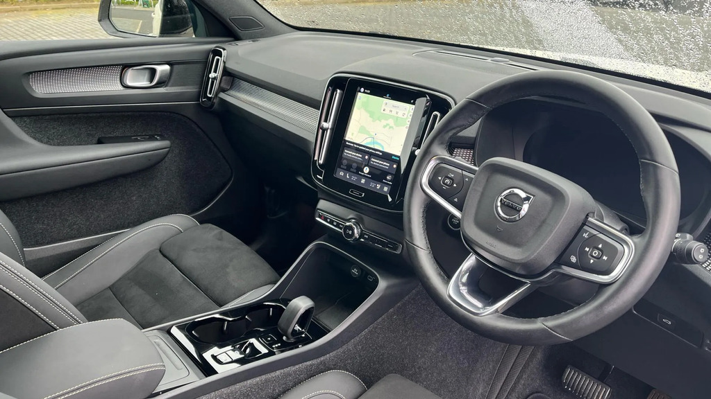 Volvo XC40 2.0 B4p Plus Dark  #4