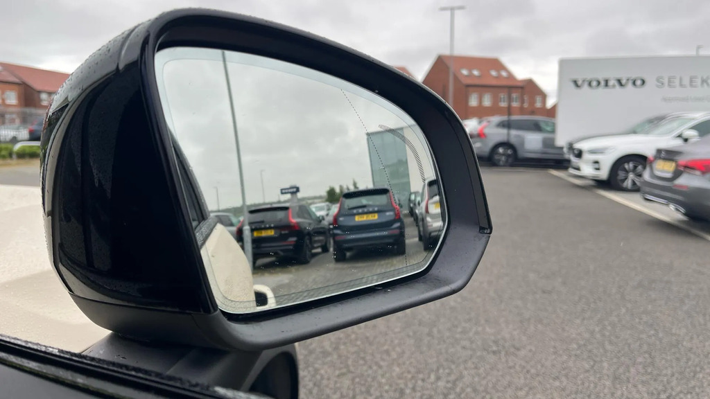 Volvo XC40 2.0 B4p Plus Dark Grey #32