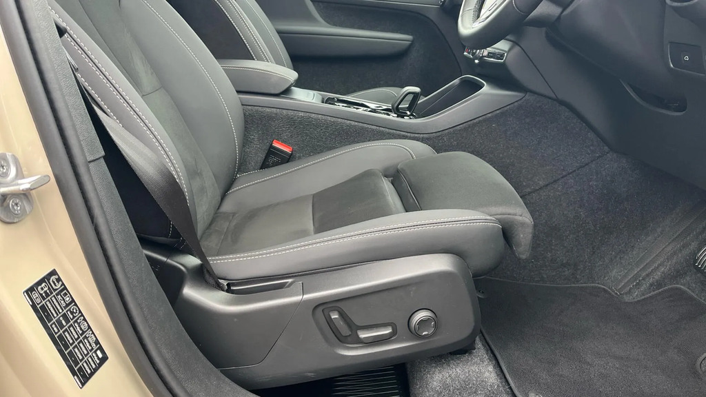 Volvo XC40 2.0 B4p Plus Dark Grey #30