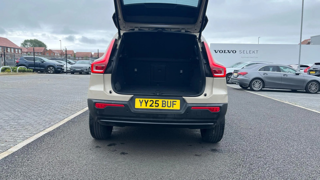 Volvo XC40 2.0 B4p Plus Dark Grey #13