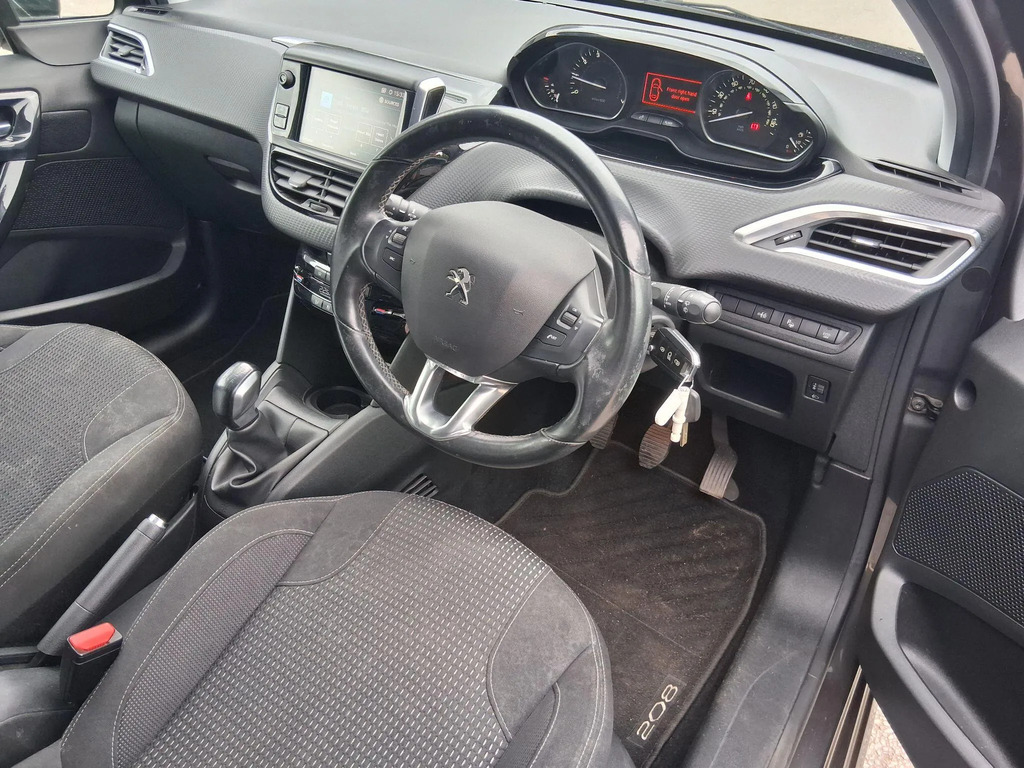 Peugeot 208 Tech Edition White #12