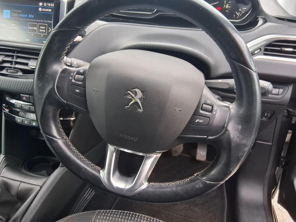 Peugeot 208 Tech Edition White #15