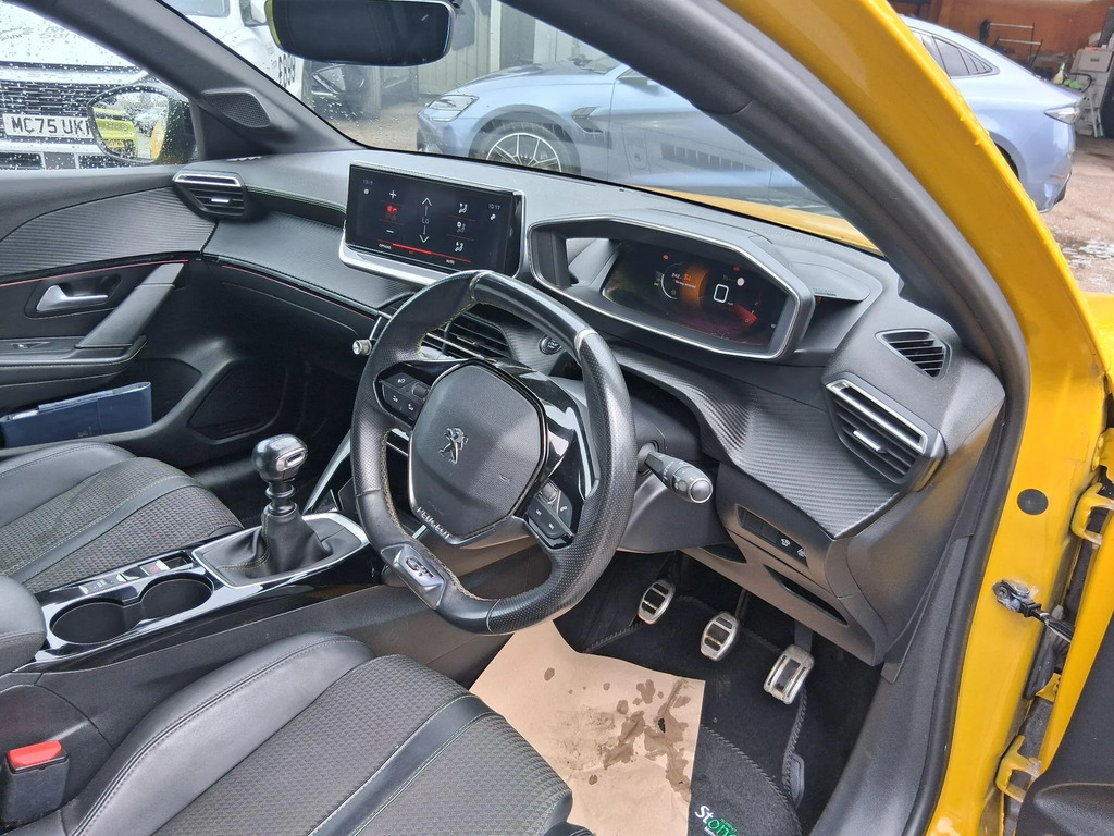 Peugeot 208 1.2 Puretech Active Premium White #13