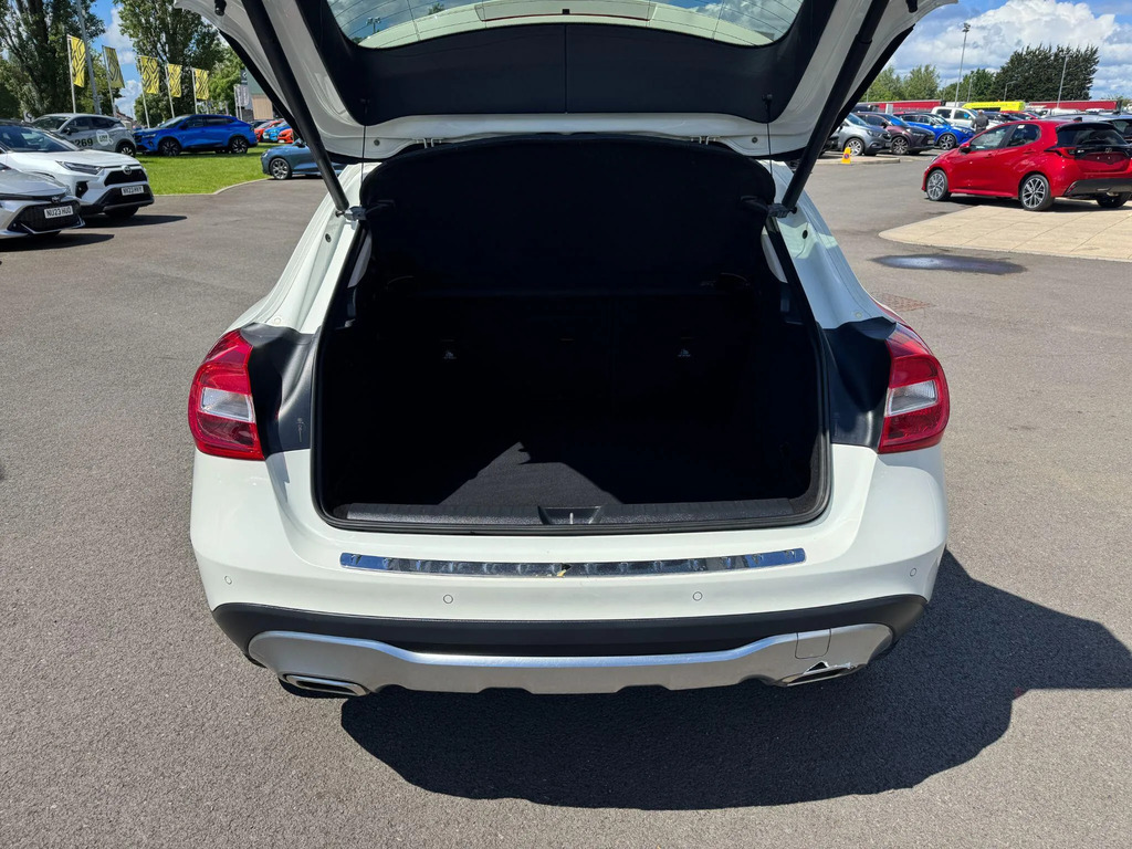 Mercedes-Benz GLA Class Gla 200 Se Executive D White #10
