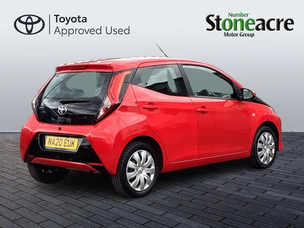 Toyota Aygo 1.0 Vvt-i X-play Hatchback X-shift Euro Red #3