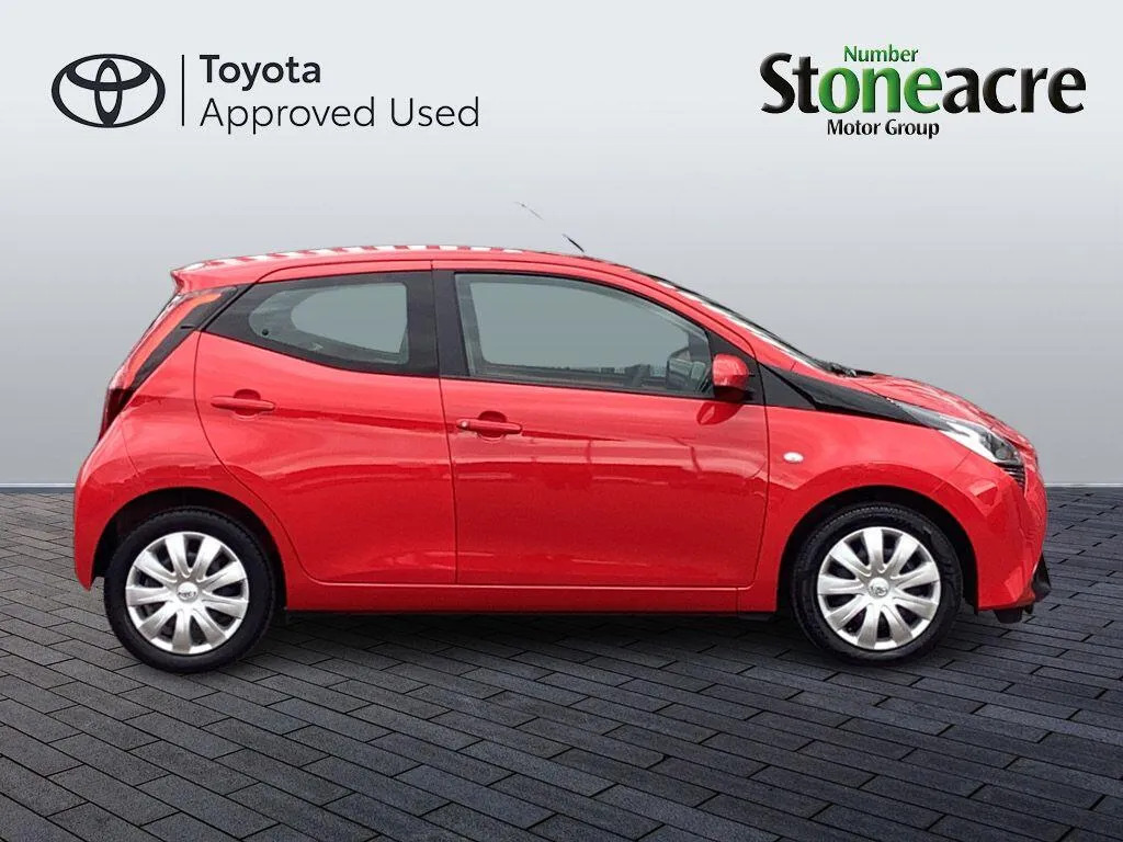 Toyota Aygo 1.0 Vvt-i X-play Hatchback X-shift Euro Red #2