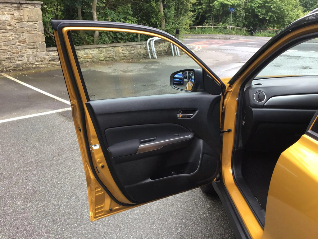 Suzuki Vitara Suv Black #16