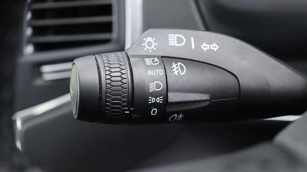 Volvo XC90 Plus Black #19