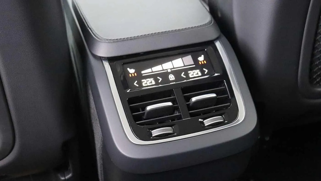 Volvo XC90 Plus Black #25