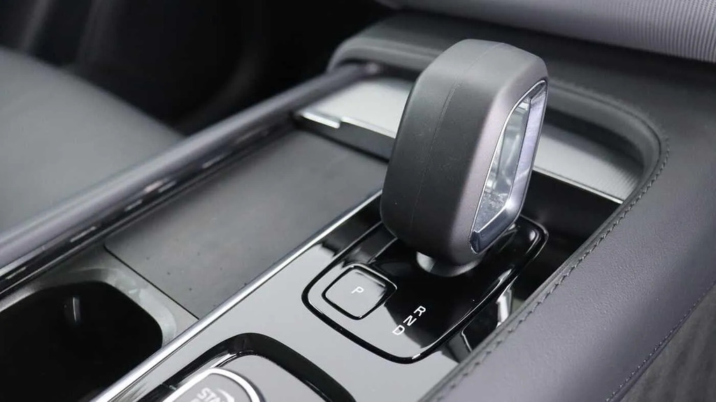 Volvo XC90 Plus Black #24